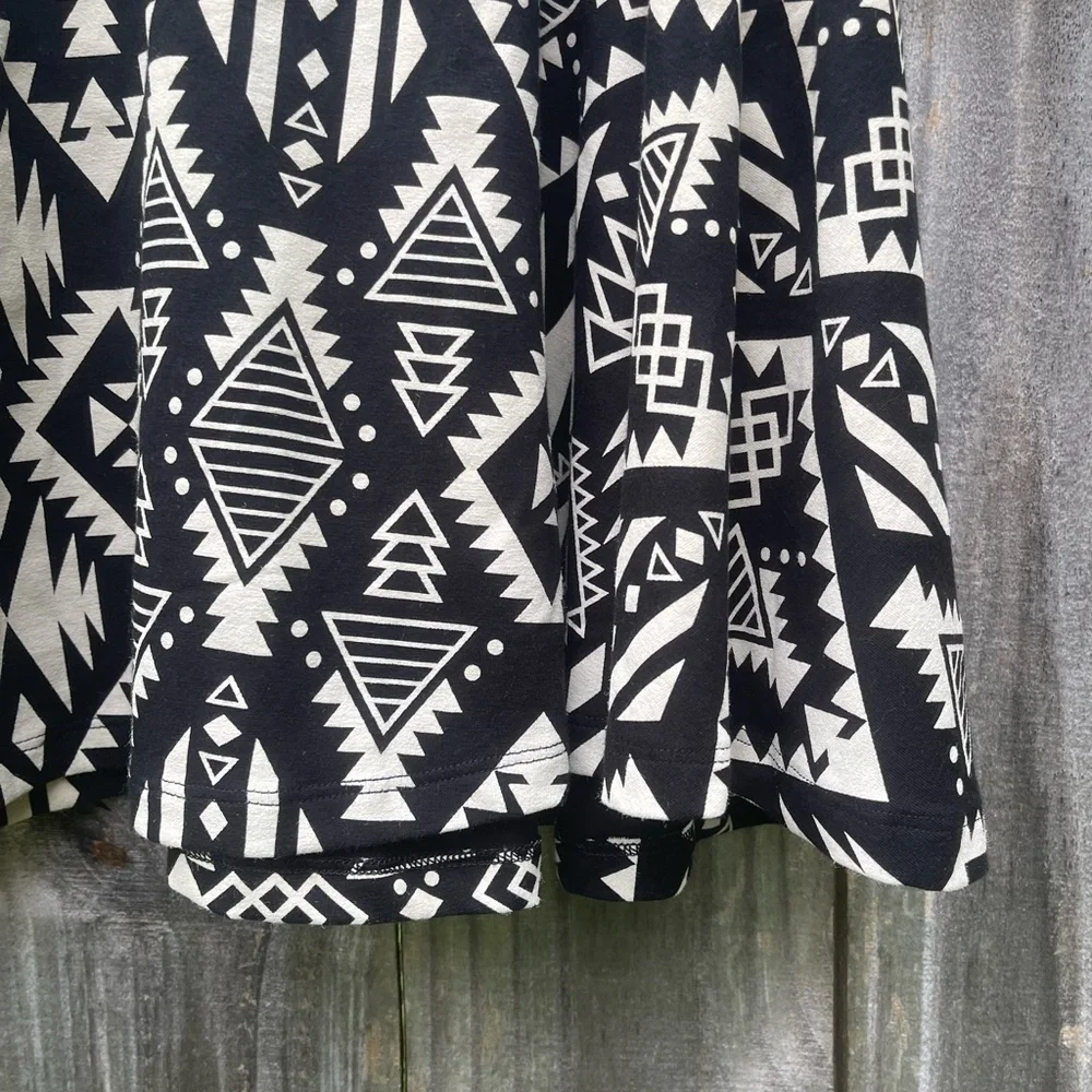 PINK Victoria's Secret Black and Cream Tribal A-Line Skirt Size M